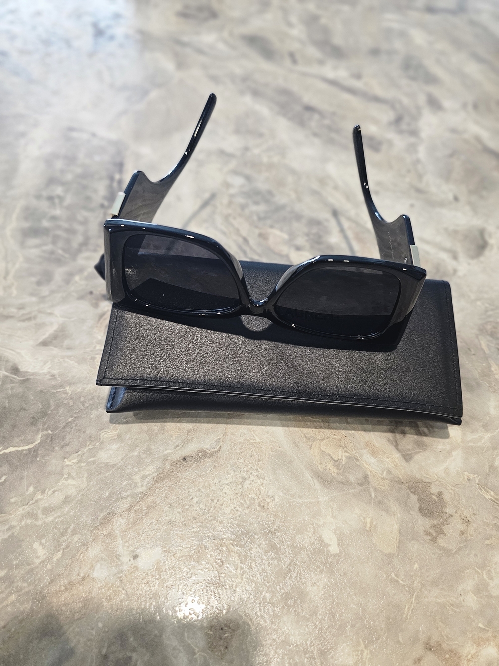 Saint Laurent Black Oversized Logo Square Sunglasses - Picture 3 of 6